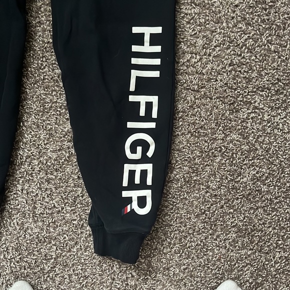 LAST CALL! Tommy Hilfiger sweatpants - Picture 2 of 4